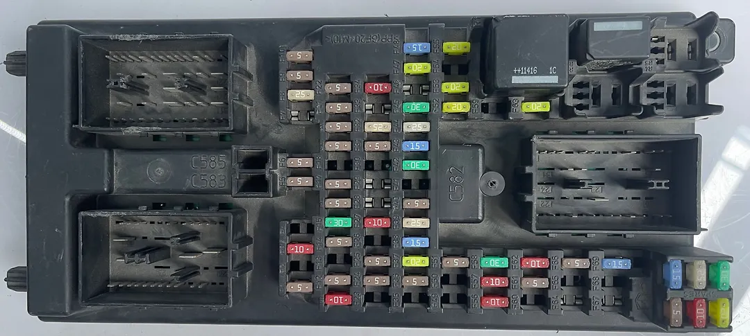 Fuse box - 2012 Land Rover RANGE ROVER EVOQUE