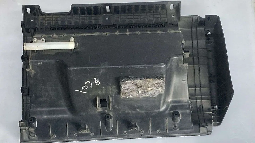 Glove box - 2013 Infiniti QX56