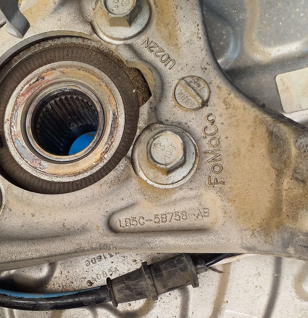 HUB ASSEMBLY (RHB) - 2020 Lincoln Aviator Reserve