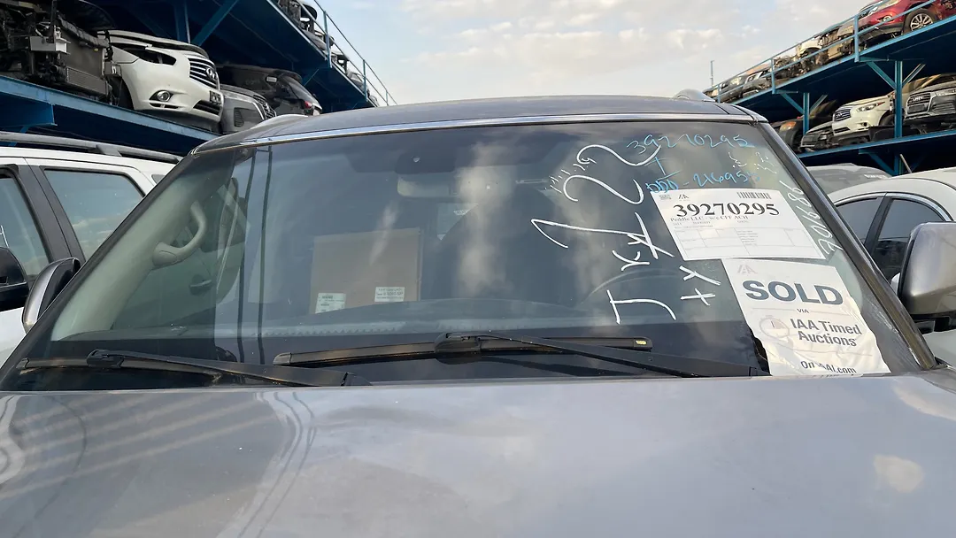 Windshield glass - 2011 Infiniti QX56 5.6i