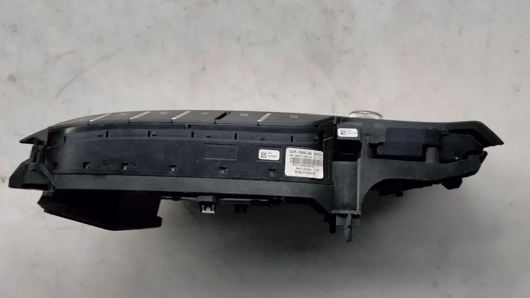 Info/GPS/TV Screen - 2014 Lincoln MKC