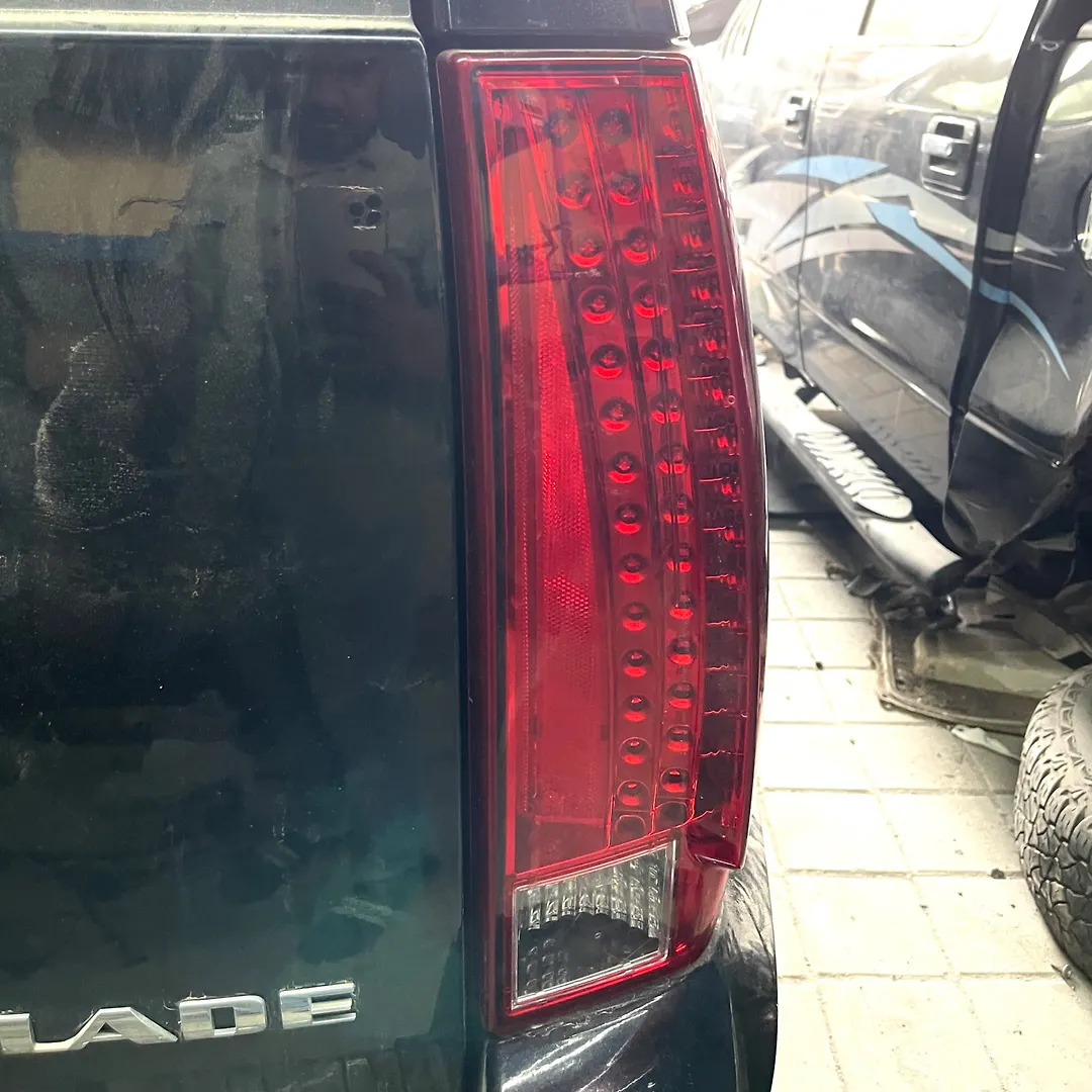 Tail Light (RH) - 2011 Cadillac Escalade Luxury