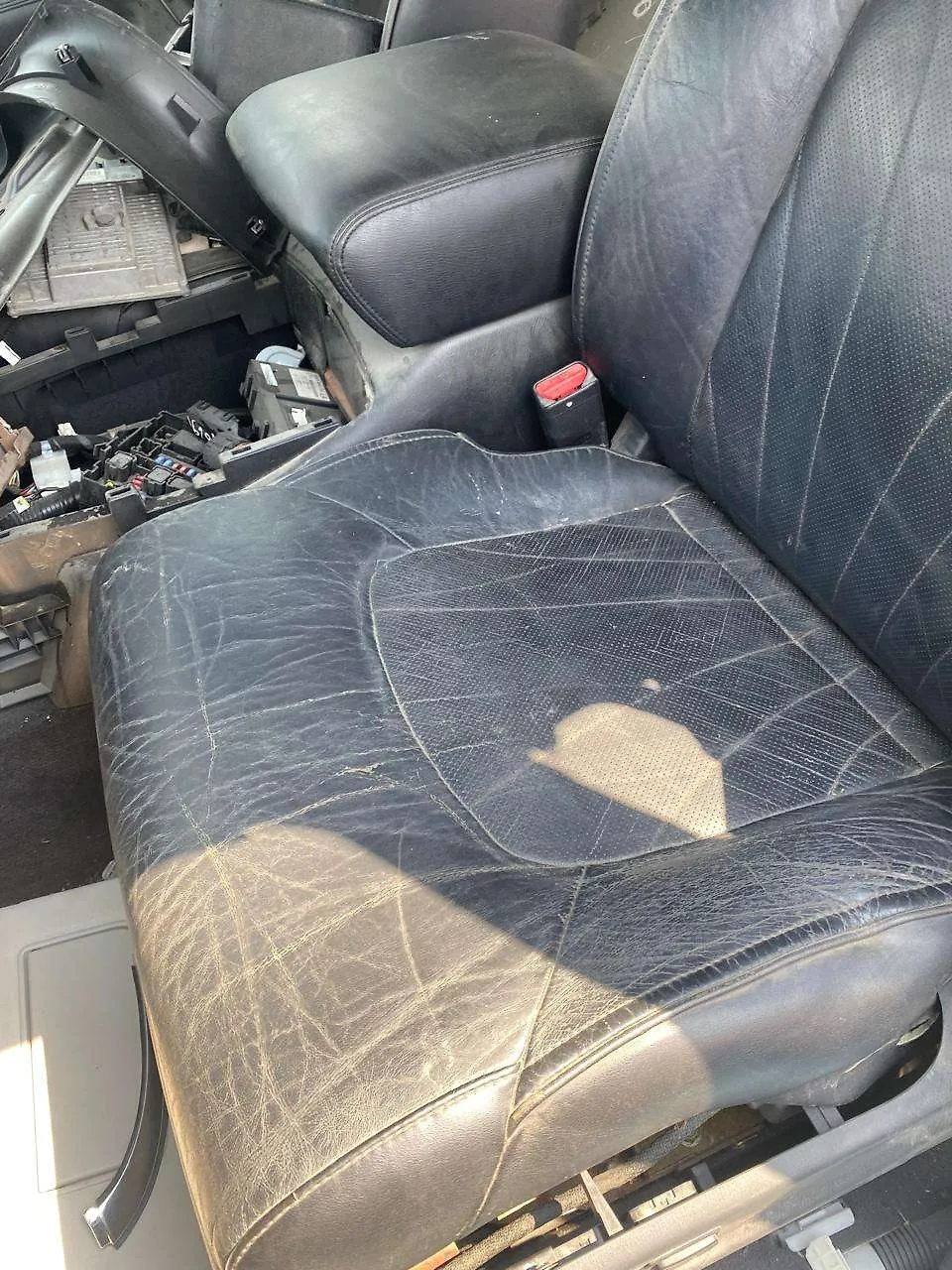 Front Seat (LHS) - 2011 Infiniti QX56