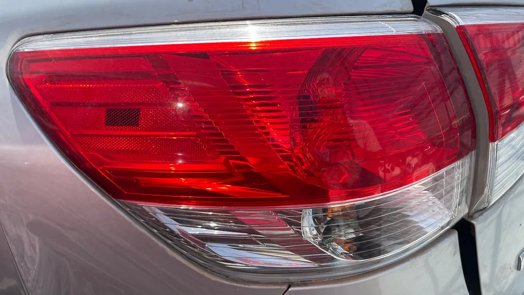 Tail Light (RH) - 2014 Nissan Pathfinder