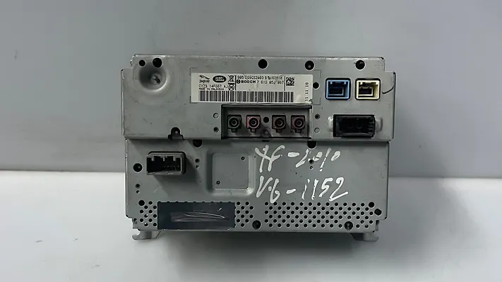 Info/GPS/TV Screen - 2013 Jaguar XF