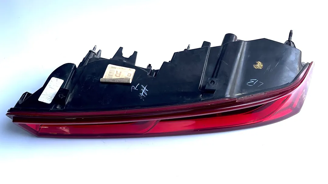 Tail Light (RH) - 2016 Chevrolet Camaro