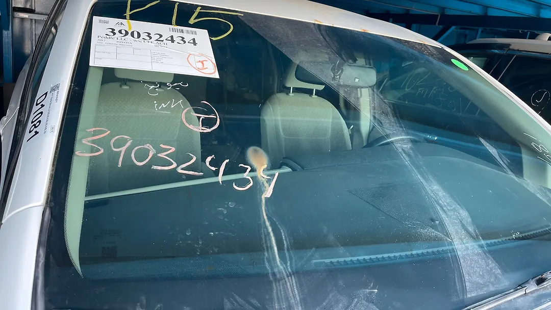 Windshield glass - 2017 Toyota Sienna LE
