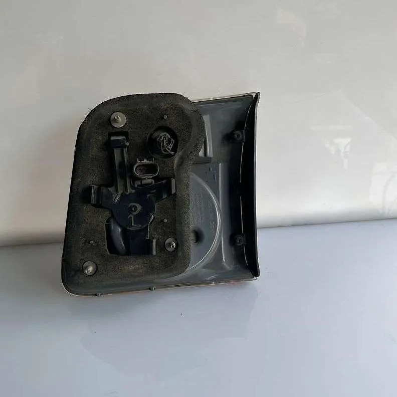 Tail Light (LH) - 2009 GMC Acadia SLT (2)