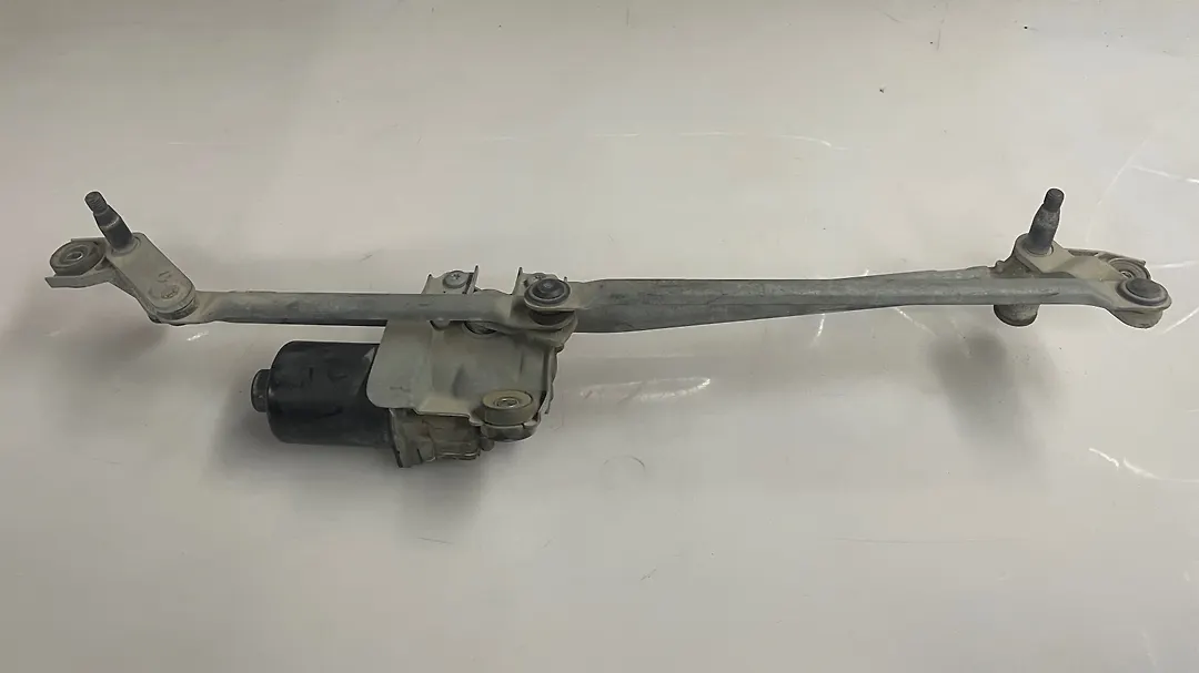 Windshield wiper motor - 2016 Ford Mustang