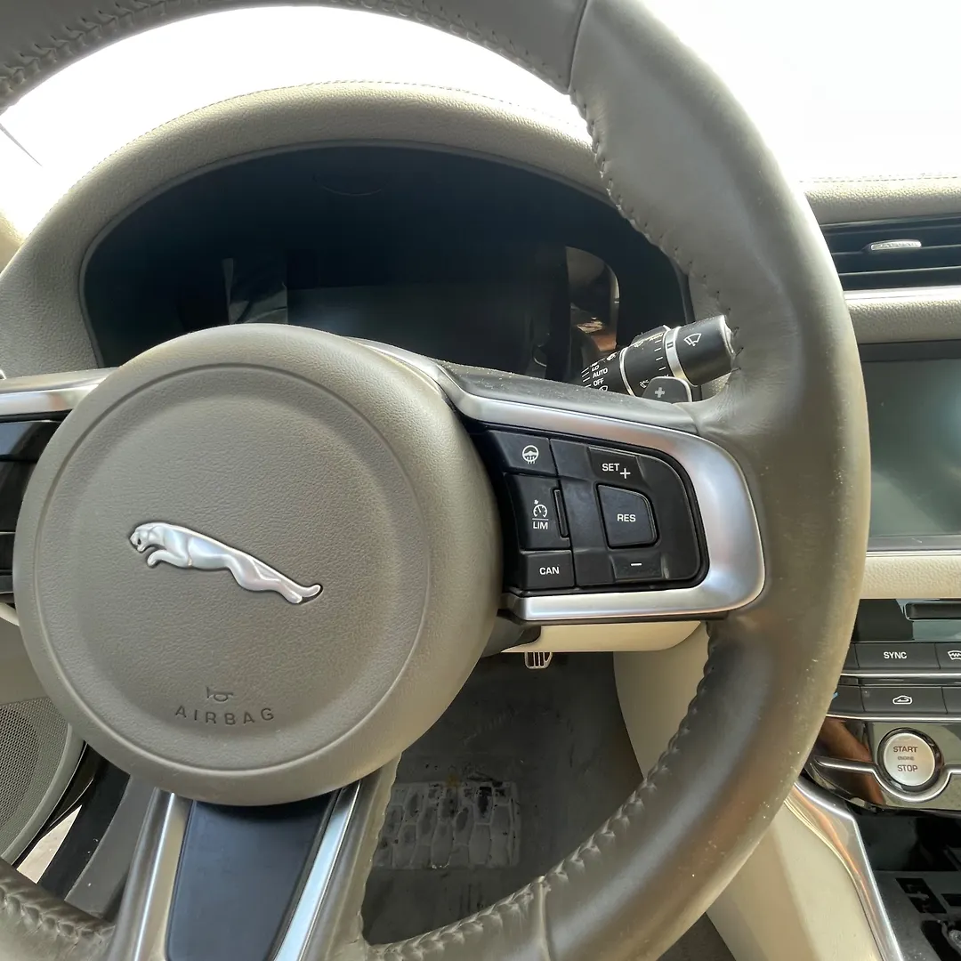 Steering wheel - 2020 Jaguar XF PRESTIGE