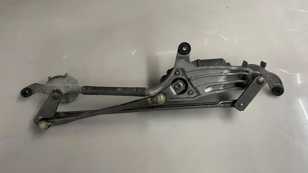 Windshield wiper motor - 2016 Chevrolet Impala LS