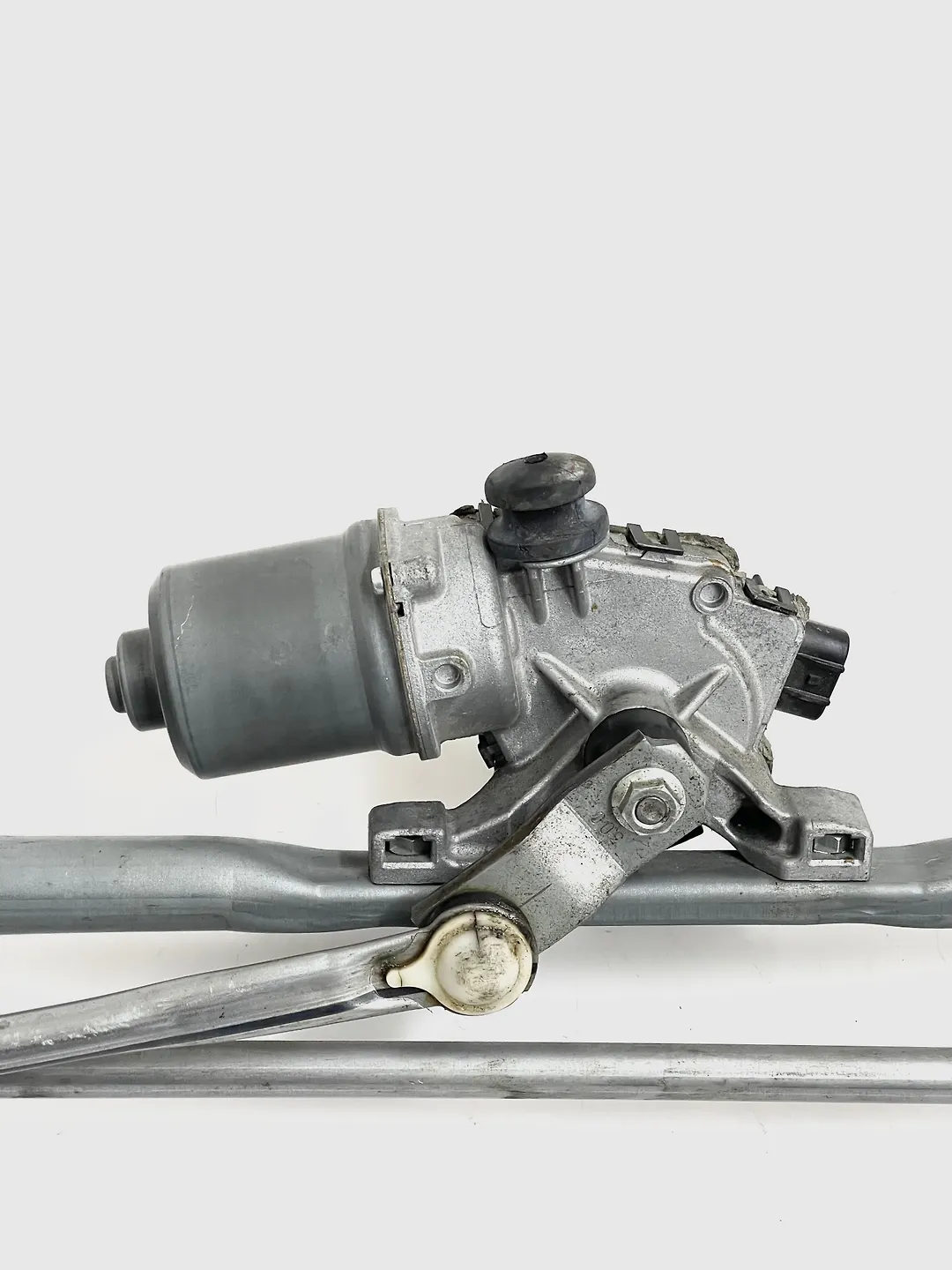 Windshield wiper motor - 2017 Cadillac XT5
