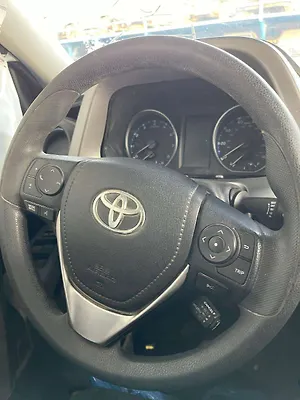 Steering wheel - 2018 Toyota RAV4 2.5
