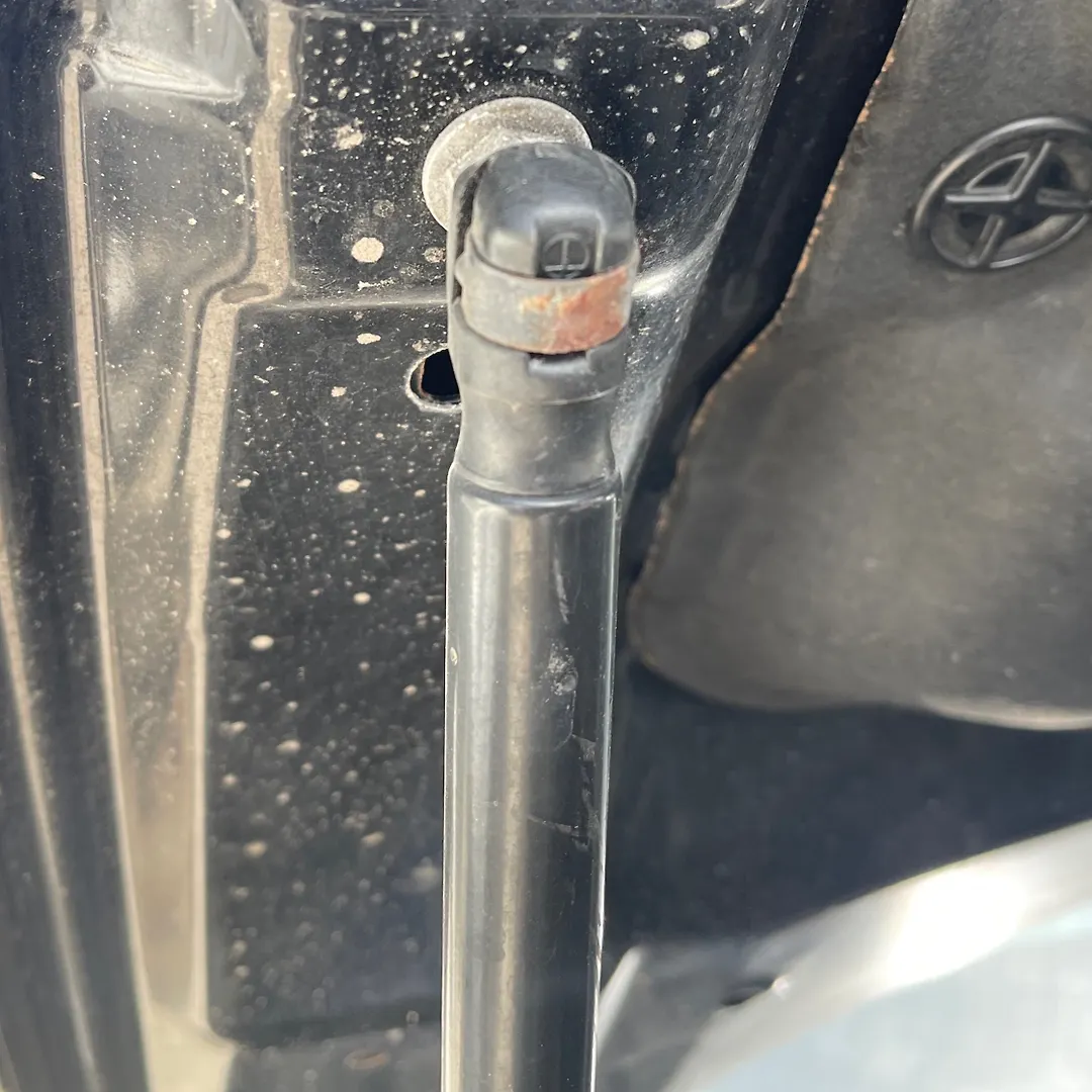 Bonnet Jumping - 2013 Infiniti QX56
