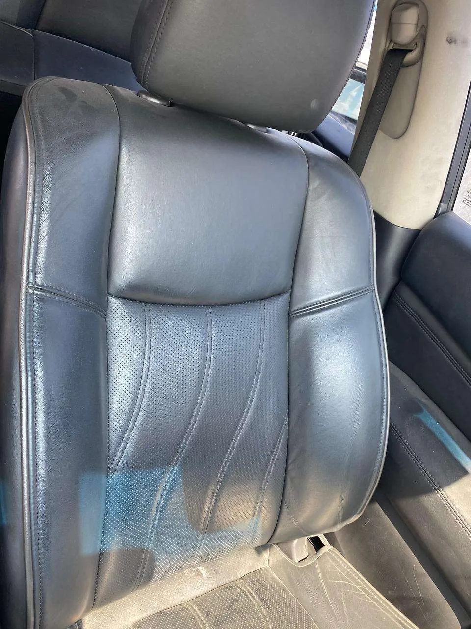 Front Seat (LHS) - 2015 Infiniti QX60