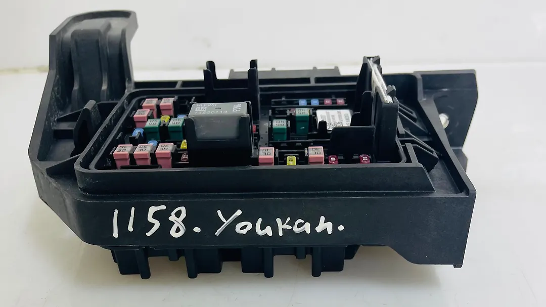 Fuse box - 2021 GMC Yukon SLT