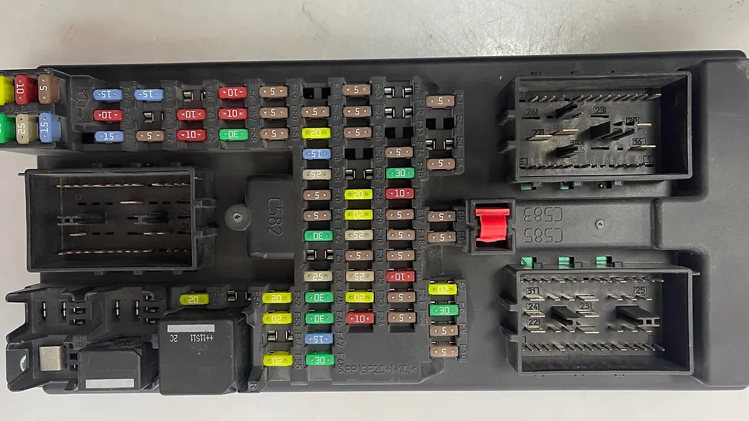 Fuse box - 2013 Jaguar XJ