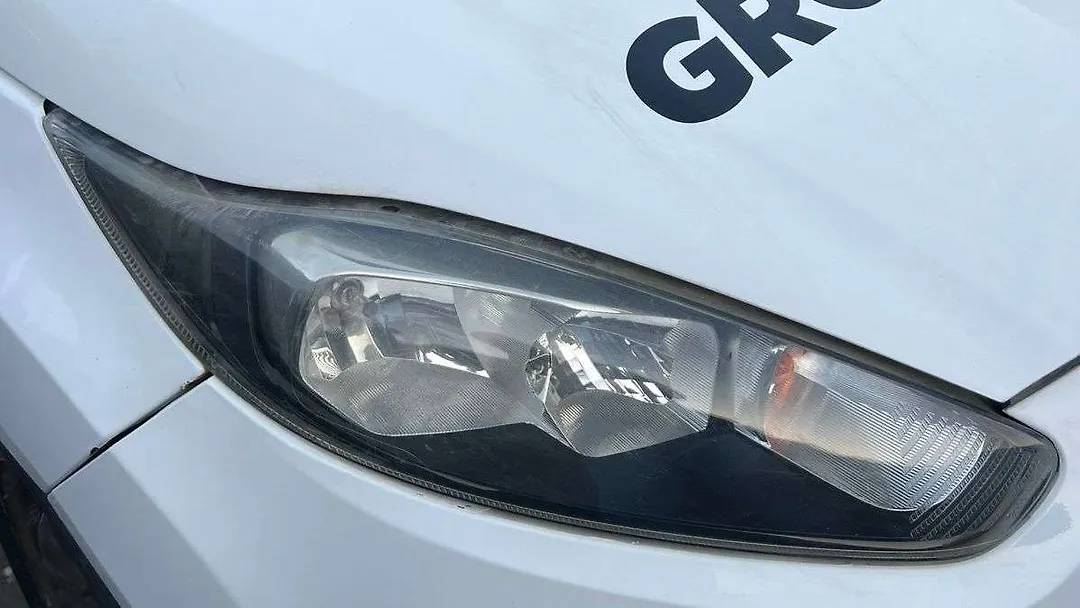 Headlight (RH) - 2015 Ford Fiesta