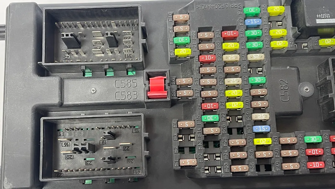 Fuse box - 2012 Jaguar XJ