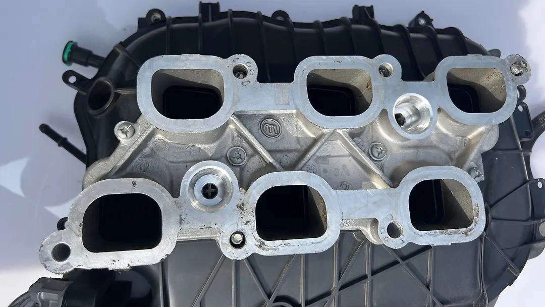 Intake manifold - 2020 Chevrolet Traverse