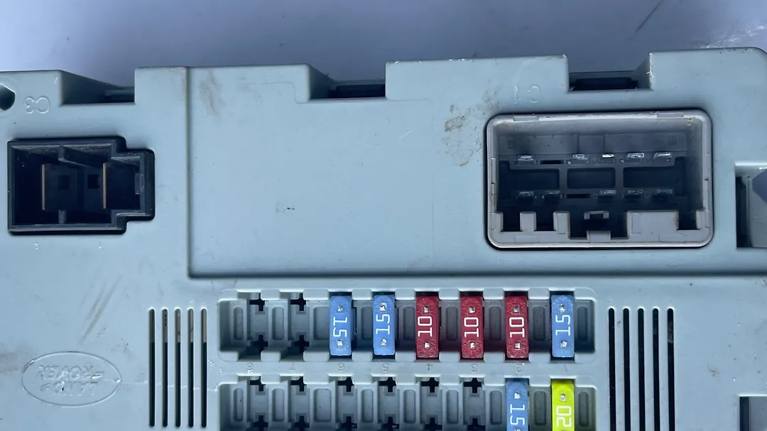 Fuse box cabin - 2013 Jaguar XJ