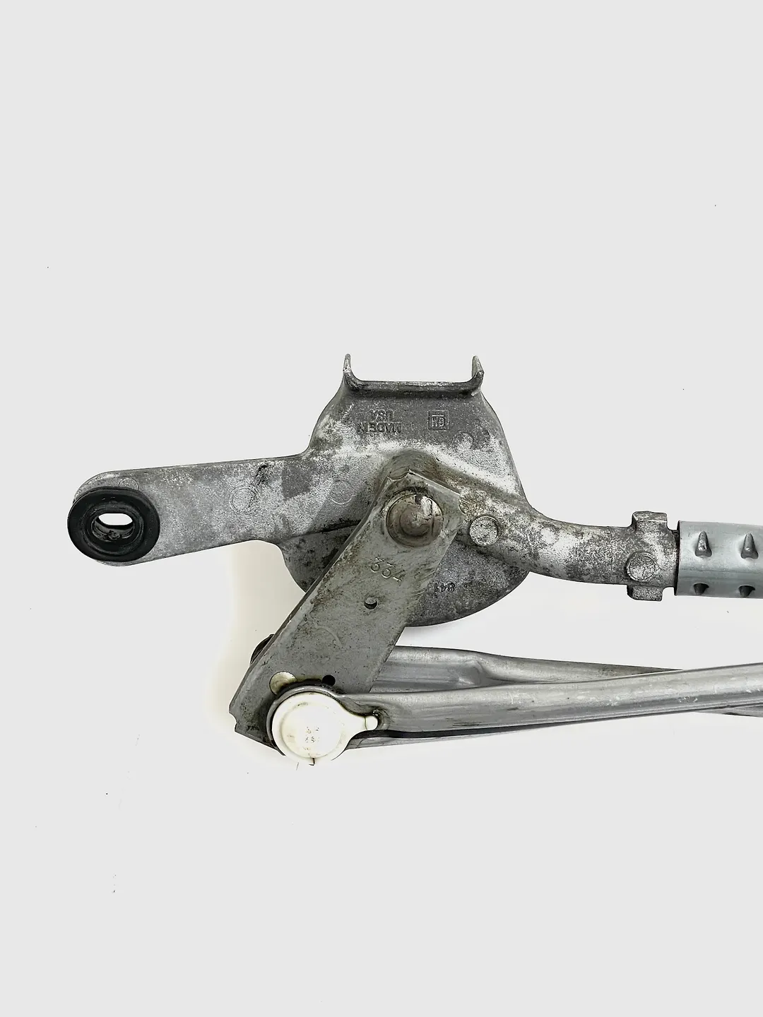 Windshield wiper motor - 2017 Cadillac XT5