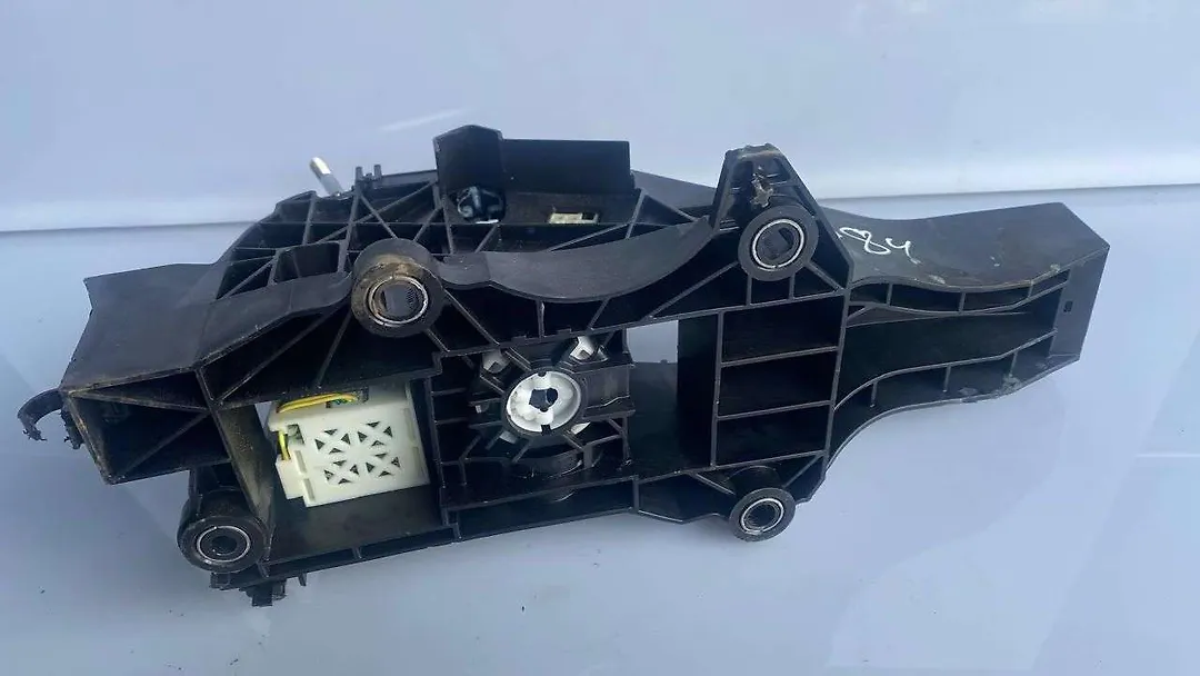 Transmission shift - 2021 Toyota Tacoma SR5 grade TRN265L