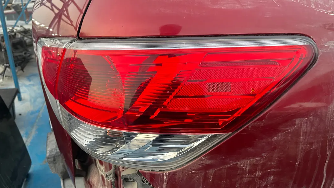Tail Light (RH) - 2014 Nissan Pathfinder