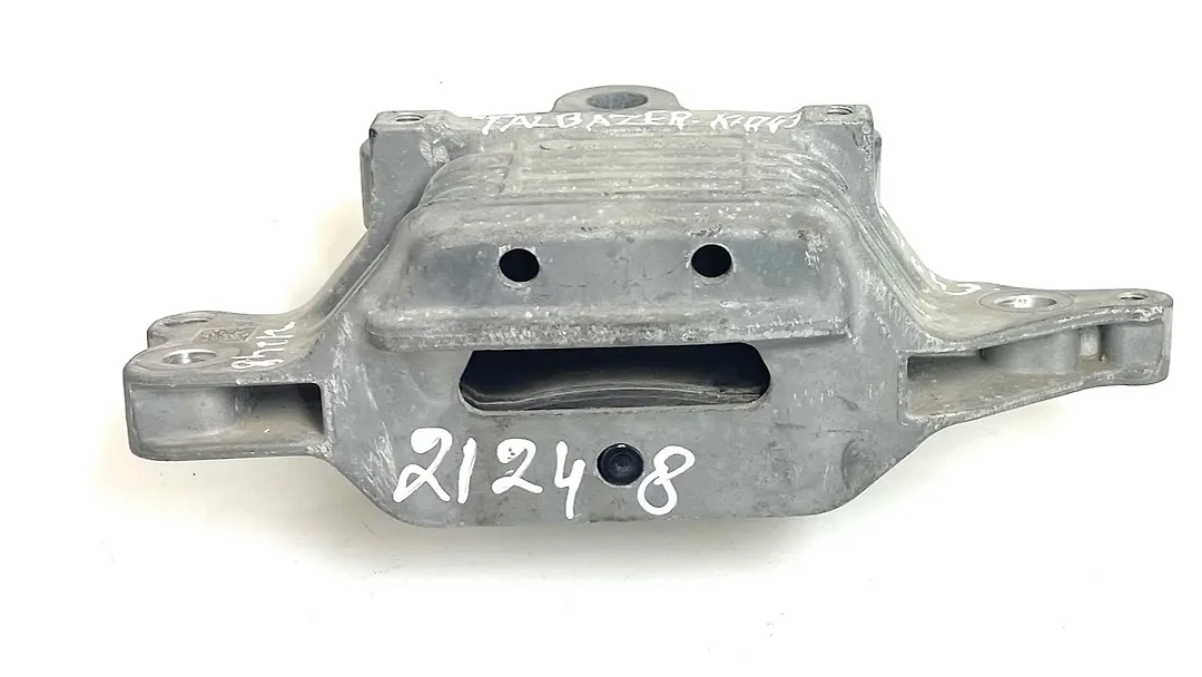 Mount bracket - 2021 Chevrolet Trailblazer RS AWD