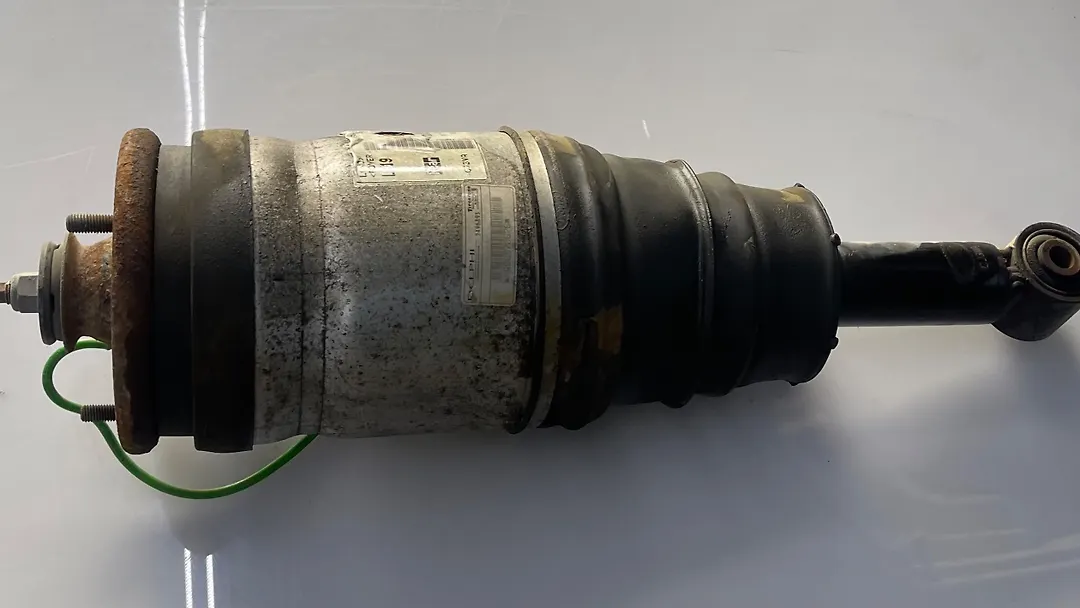 Shock Absorber (RHB) - 2009 Land Rover LR3
