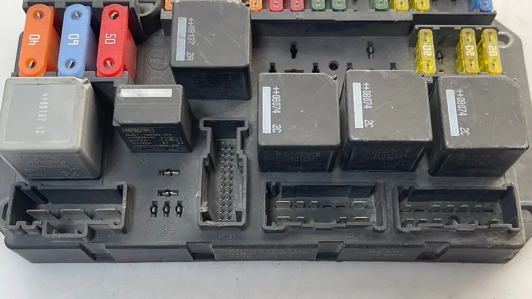 Rear Fuse Box - 2006 Land Rover RANGE ROVER VOGUE
