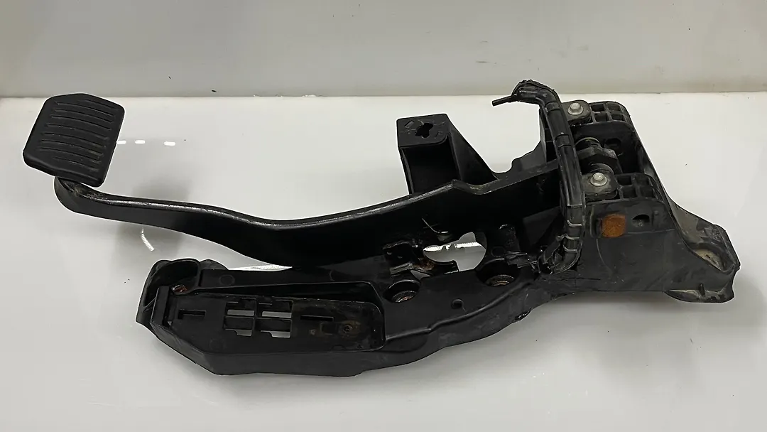 Pedal brake/clutch - 2016 Ford Edge SE