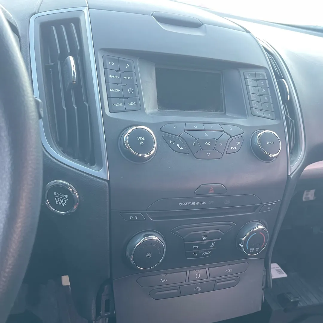 Info-gps-tv screen - 2017 Ford Edge SE