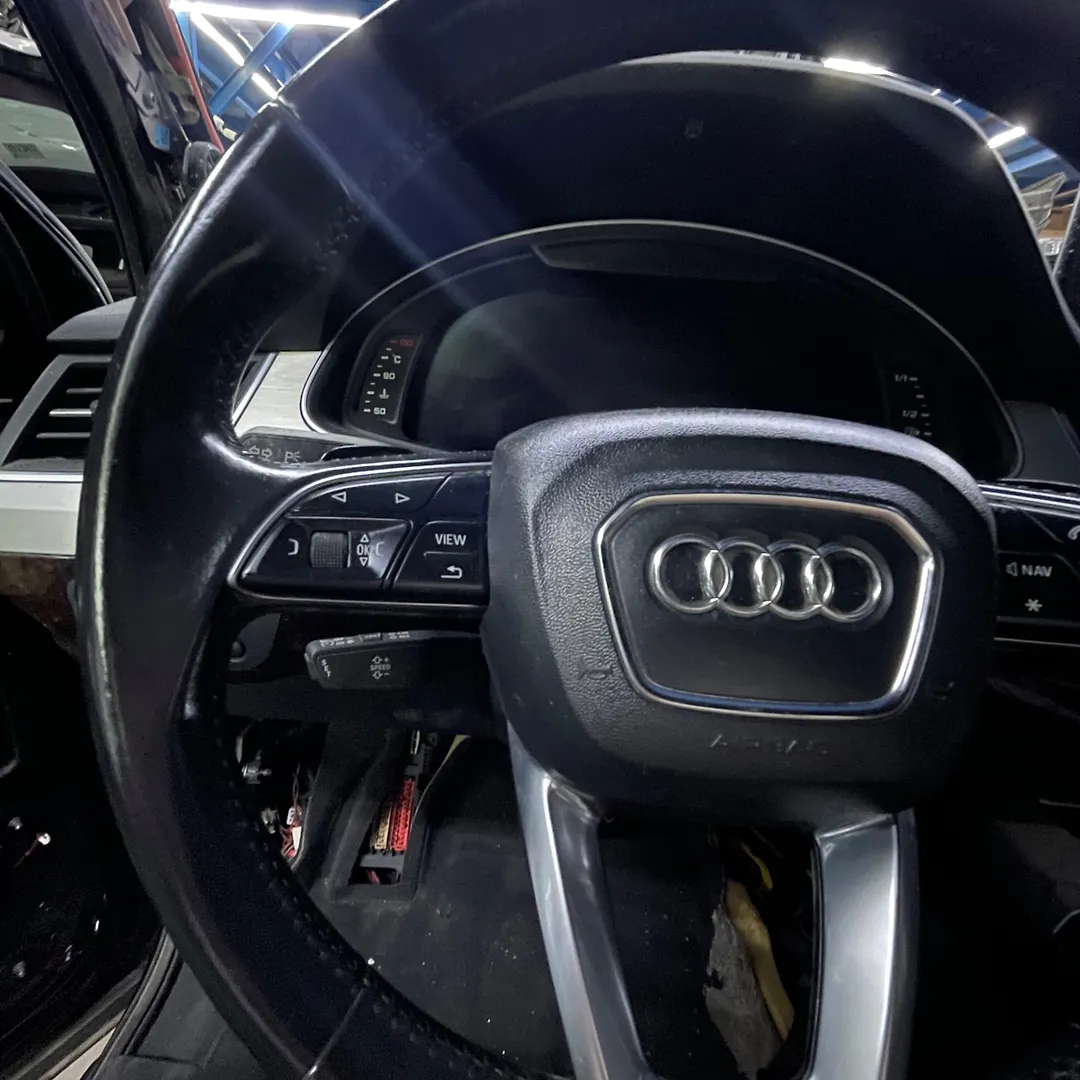 Steering wheel - 2017 Audi Q7 Quattro 