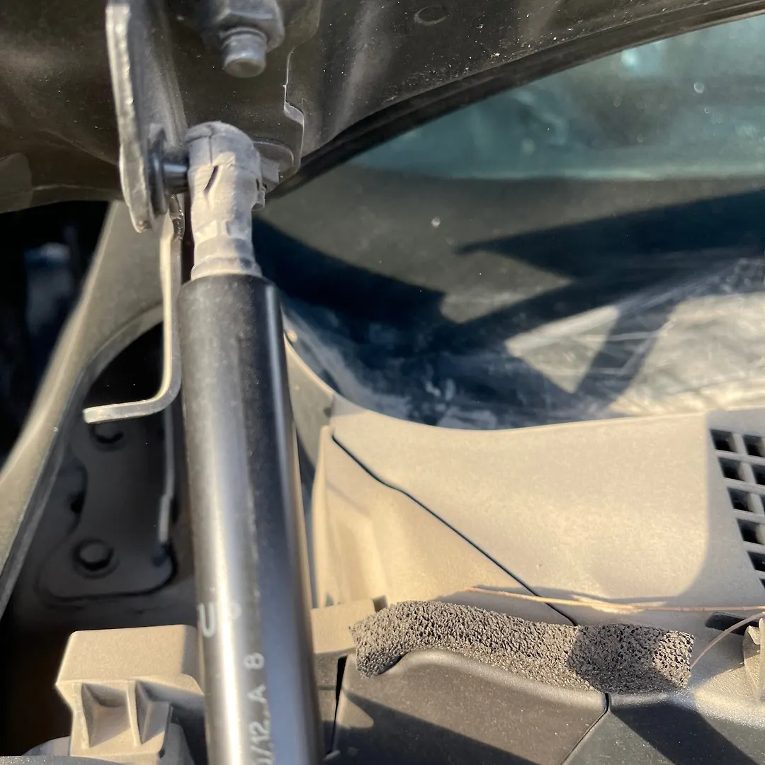 Bonnet Jumping - 2013 Infiniti JX35