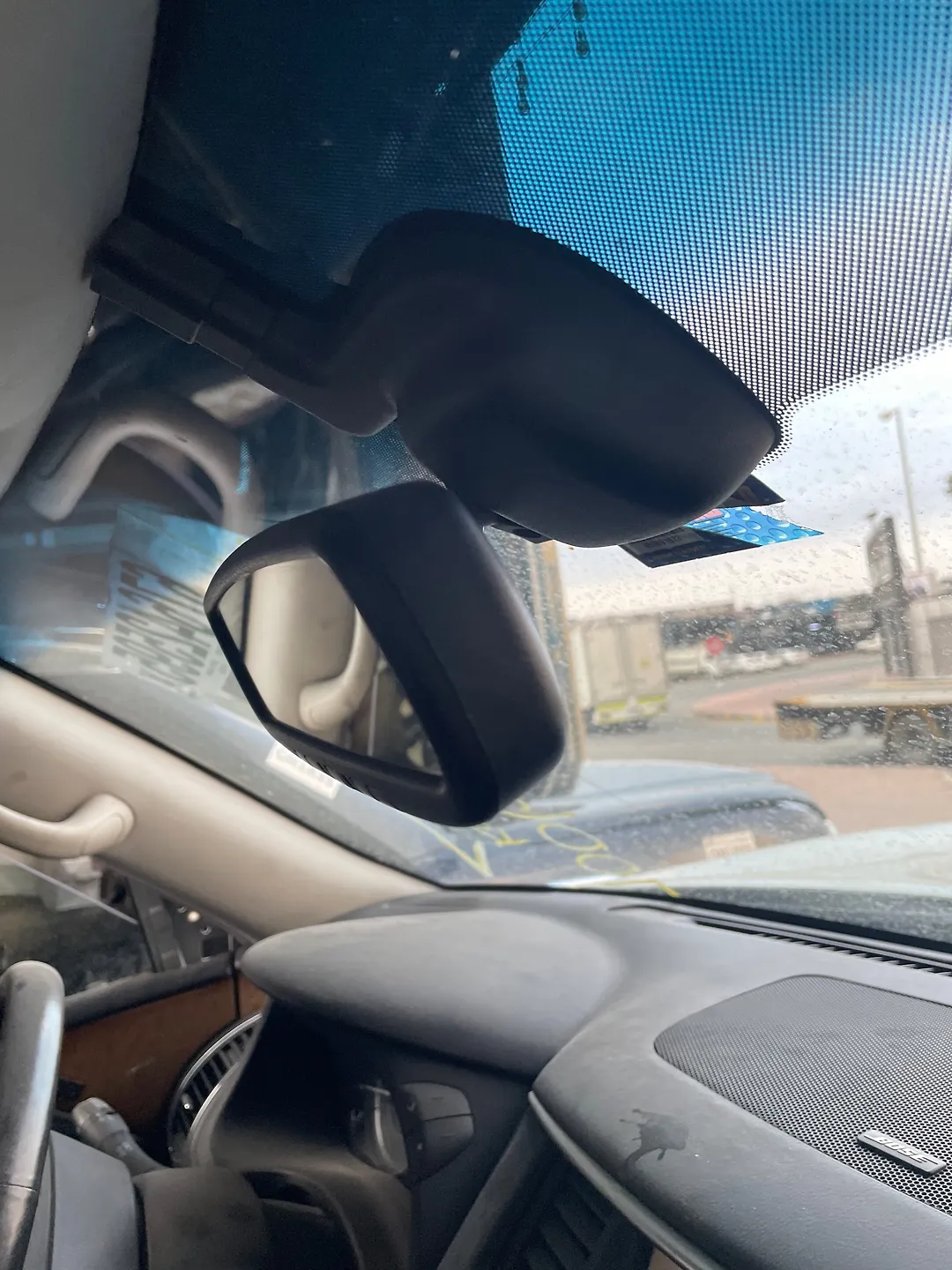 Rear view mirror - 2011 Infiniti QX56