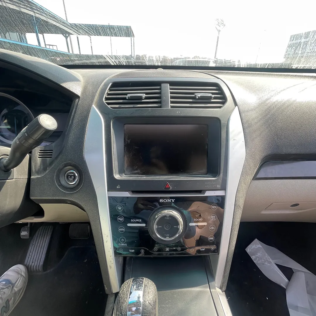 Info-gps-tv screen - 2013 Ford Explorer Limited