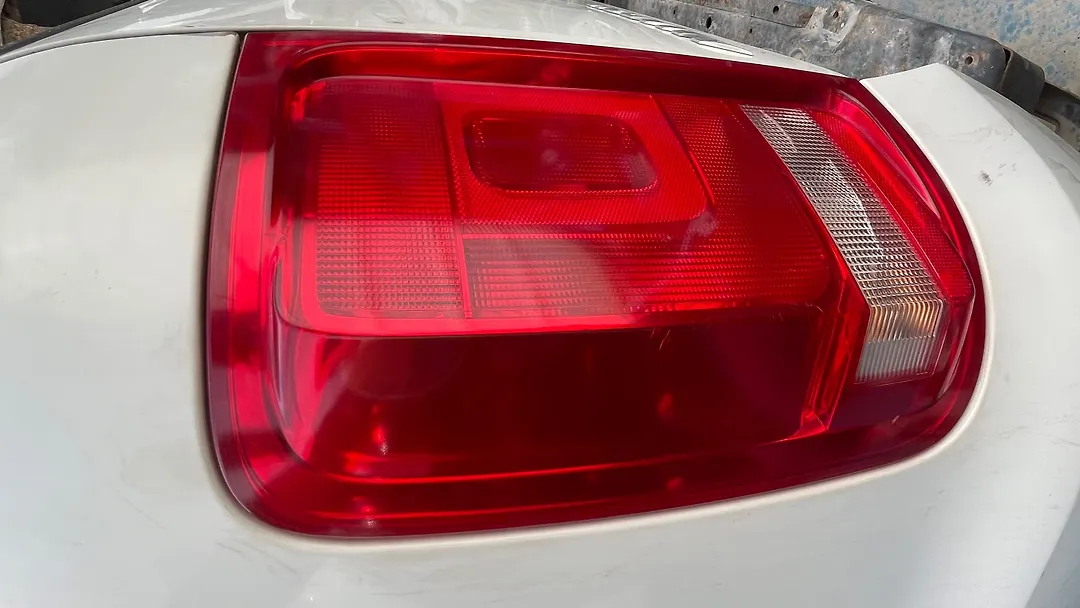 Tail Light (LH) - 2013 Volkswagen Amarok