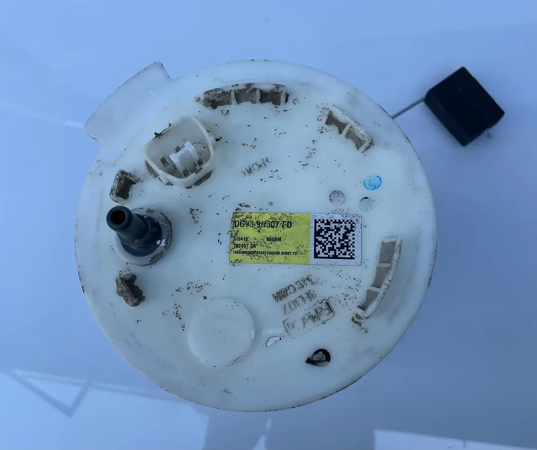 Fuel pump - 2018 Lincoln Continental Livery