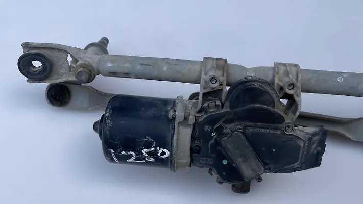 Windshield wiper motor - 2014 Chevrolet Sonic