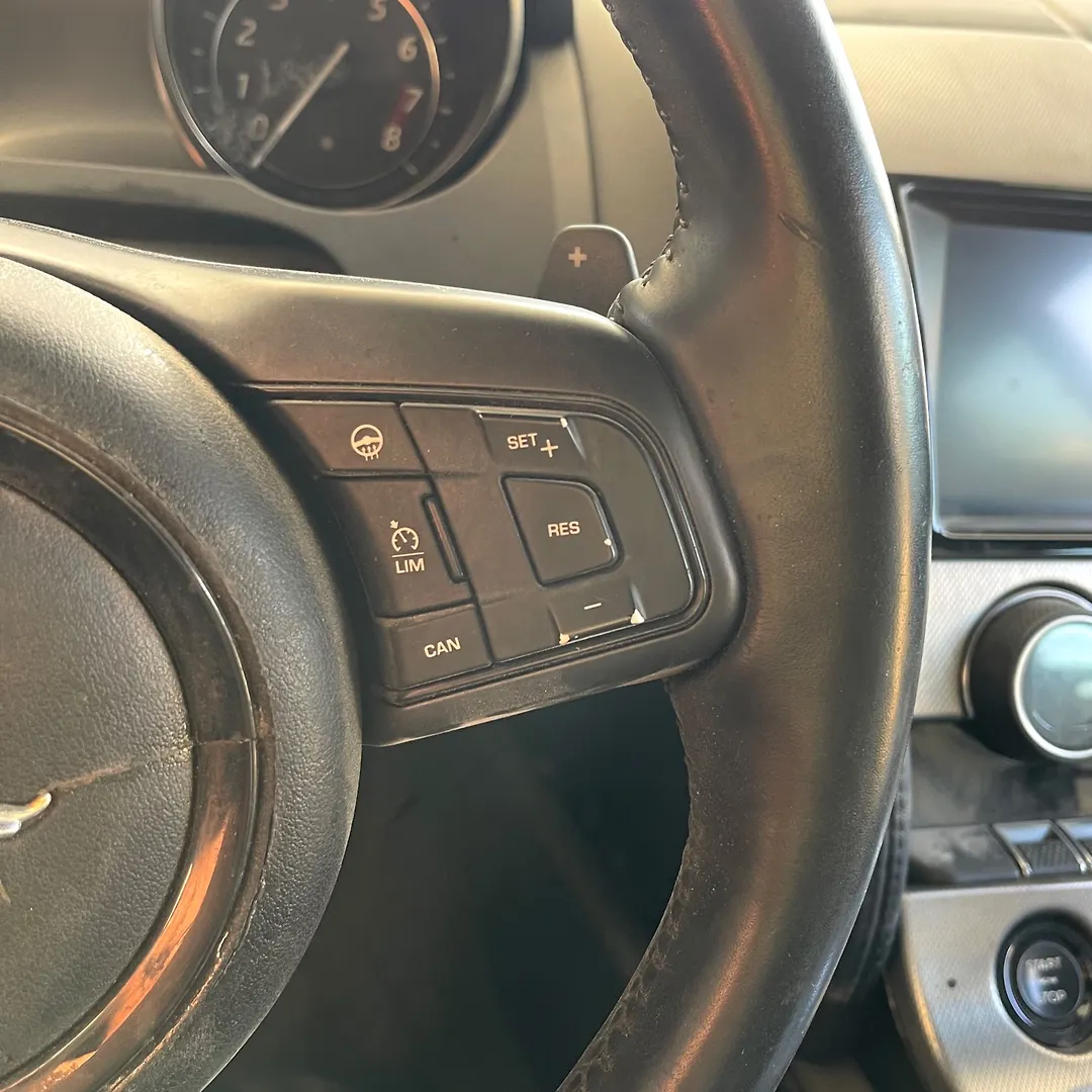 Steering wheel - 2017 Jaguar F-type