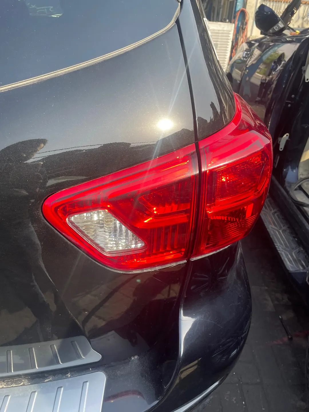 Tail Light (RH) - 2017 Nissan Pathfinder