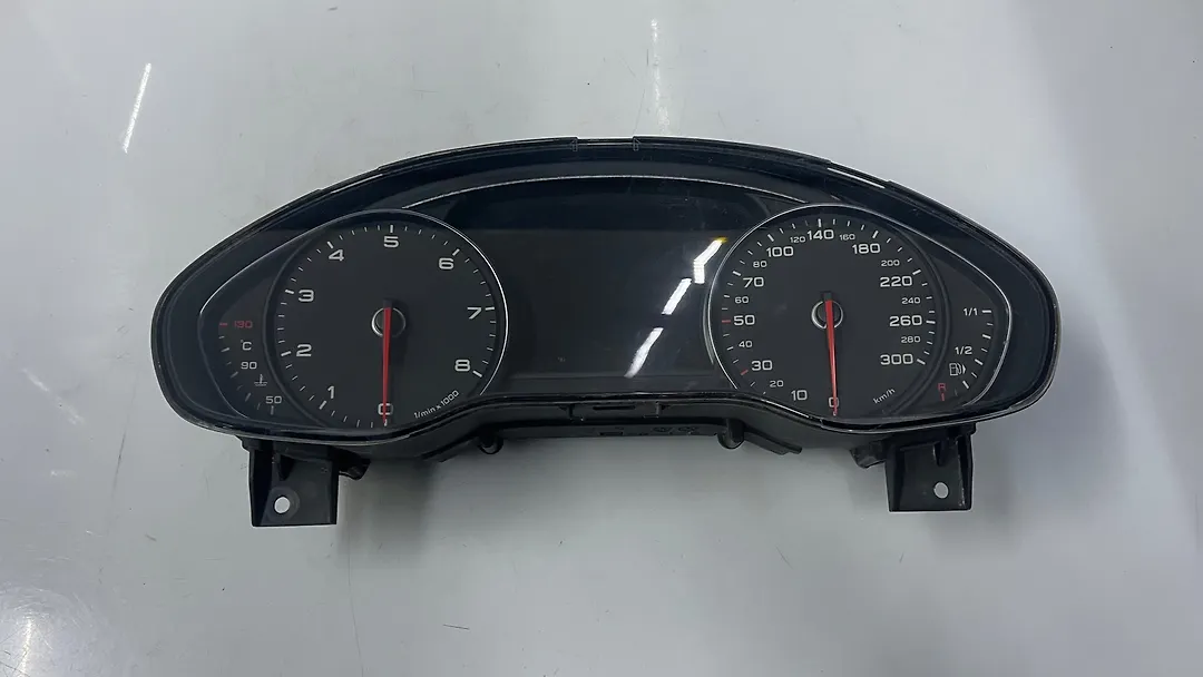 Speedometer - 2013 Audi A8