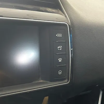 Info-gps-tv screen - 2017 Jaguar XE