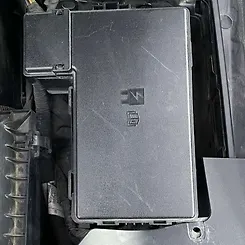 Fuse box engine - 2017 Lincoln Continental