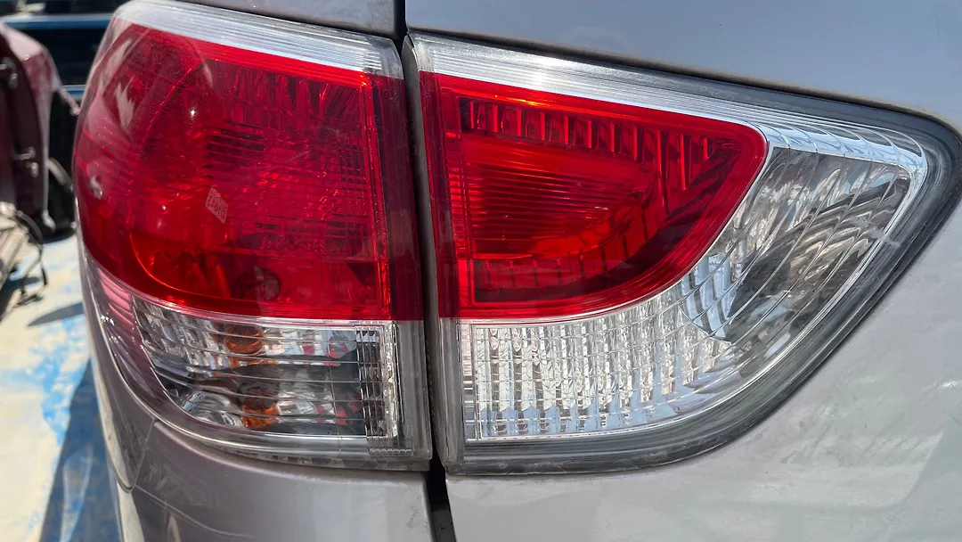 Tail Light (RH) - 2014 Nissan Pathfinder