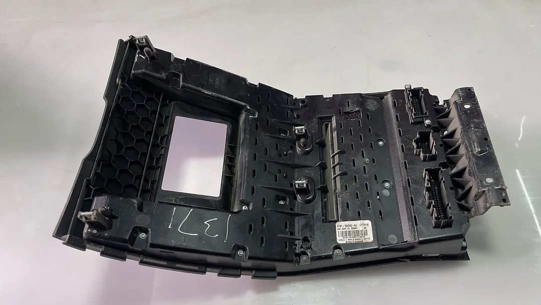 Dash panel - 2016 Ford Edge SE
