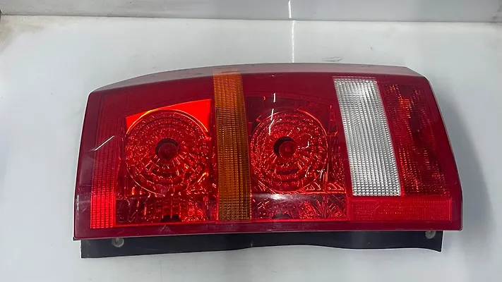 Tail Light (RH) - 2009 Land Rover LR3