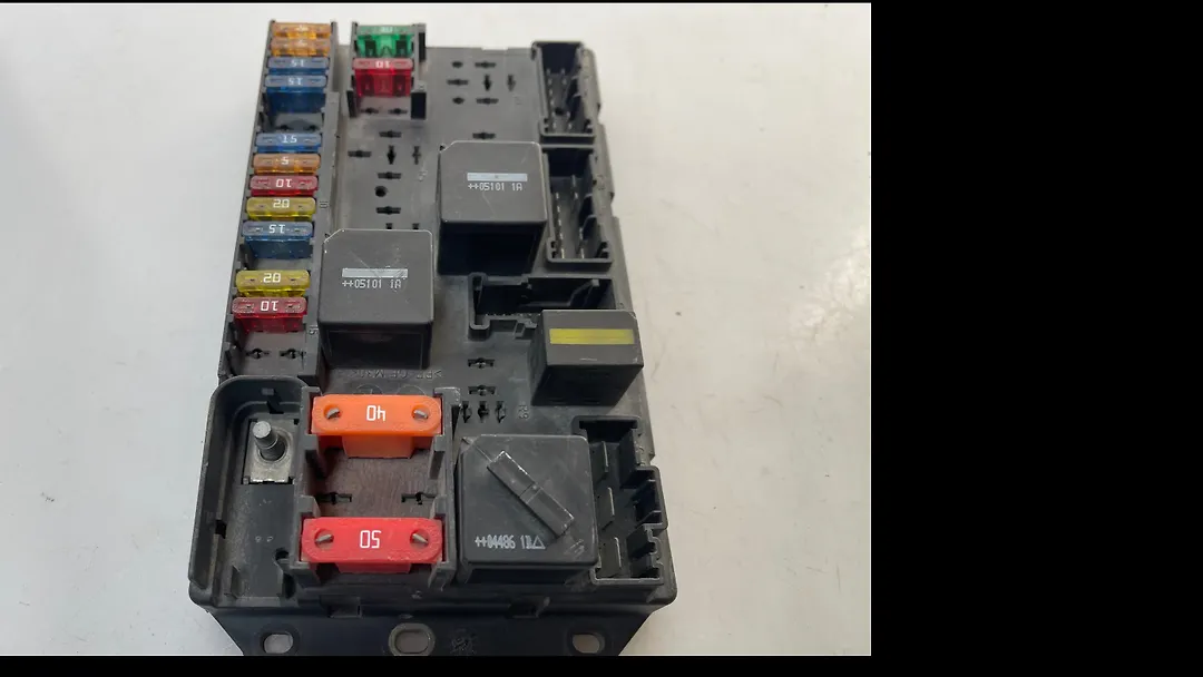 Rear Fuse Box - 2008 Land Rover RANGE ROVER VOGUE