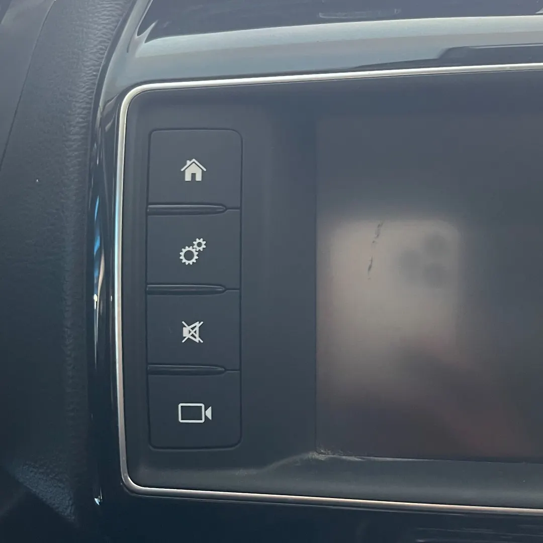 Info-gps-tv screen - 2017 Jaguar XE